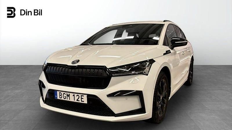 Vit Begagnad 2022 Skoda Enyaq iV SportLine SUV | 414 900 kr (Marknadspris) - Bild 1/4