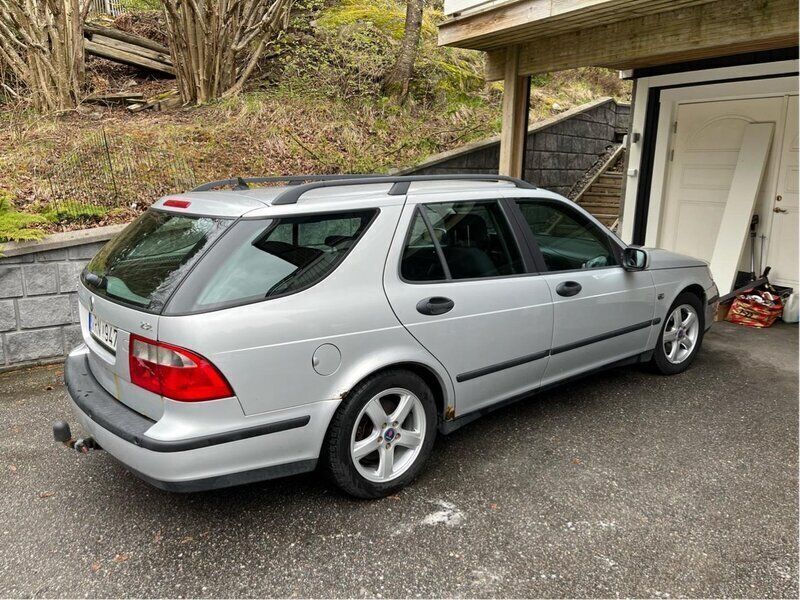 Silver Begagnad 2005 Saab 9-5 Linear Kombi | 10 000 kr (Bra pris) - Bild 1/4