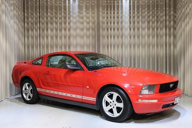 Röd Begagnad 2006 Ford Mustang Sportkupé | 99 900 kr (Superpris) - Bild 1/4