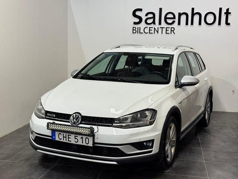 Vit Begagnad 2016 VW Golf Alltrack Kombi | 109 900 kr (Marknadspris) - Bild 1/4