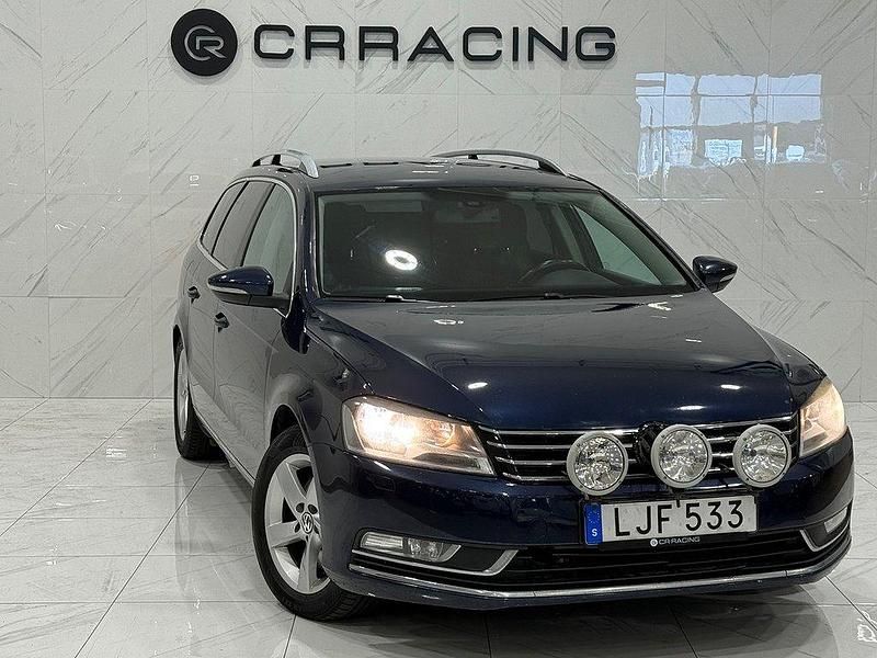 Mörkblå Begagnad 2012 VW Passat Kombi | 69 900 kr (Bra pris) - Bild 1/4