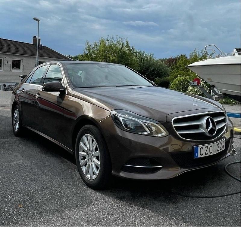 Brun Begagnad 2014 Mercedes E220 Classic Sedan | 167 000 kr (Lite dyr) - Bild 1/4