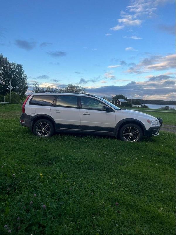Begagnad Volvo XC70 Kinetic 185 HK (136 kW) 2008 Vit Kombi