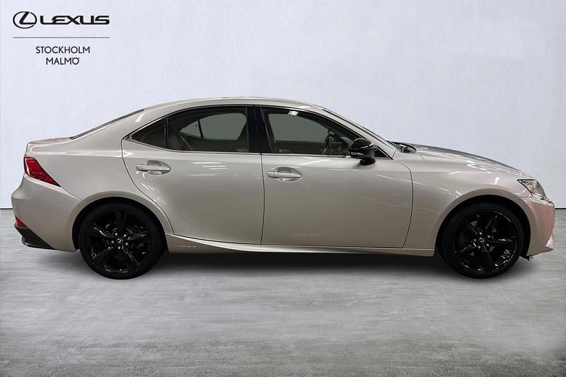 Begagnad Lexus IS300h Sport Line 226 HK (166 kW) 2016 Silver Sedan