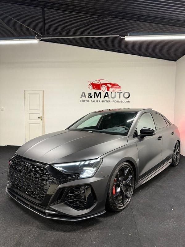 Röd Begagnad 2023 Audi RS3 Sedan | 639 700 kr (Marknadspris) - Bild 1/4