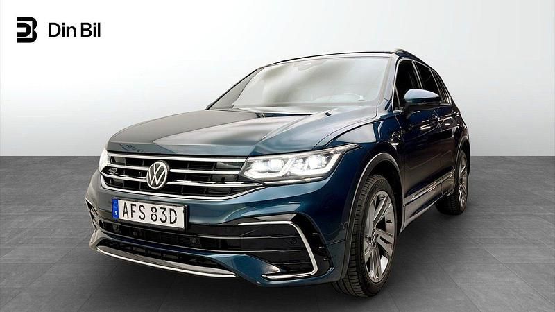 Blå Begagnad 2021 VW Tiguan R-line SUV | 334 900 kr (Marknadspris) - Bild 1/4
