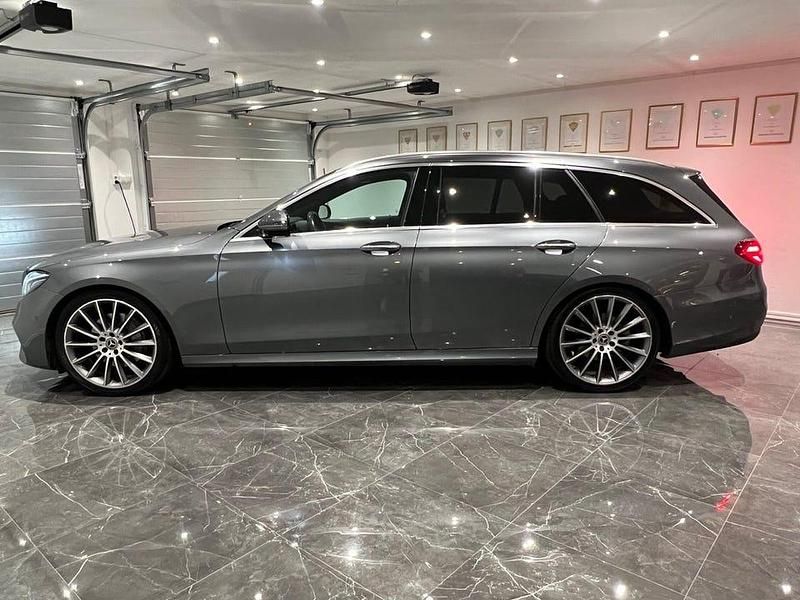 Begagnad Mercedes E220 AMG line 194 HK (142 kW) 2019 Grå Kombi