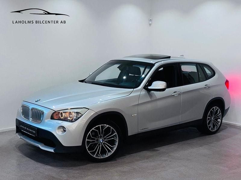 Silver Begagnad 2010 BMW X1 SUV | 129 900 kr (Marknadspris) - Bild 1/4