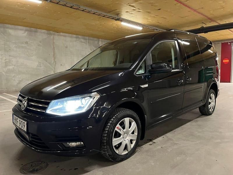 Deep black pärleffekt Begagnad 2020 VW Caddy Maxi Life Life Minibuss | 227 500 kr - Bild 1/4