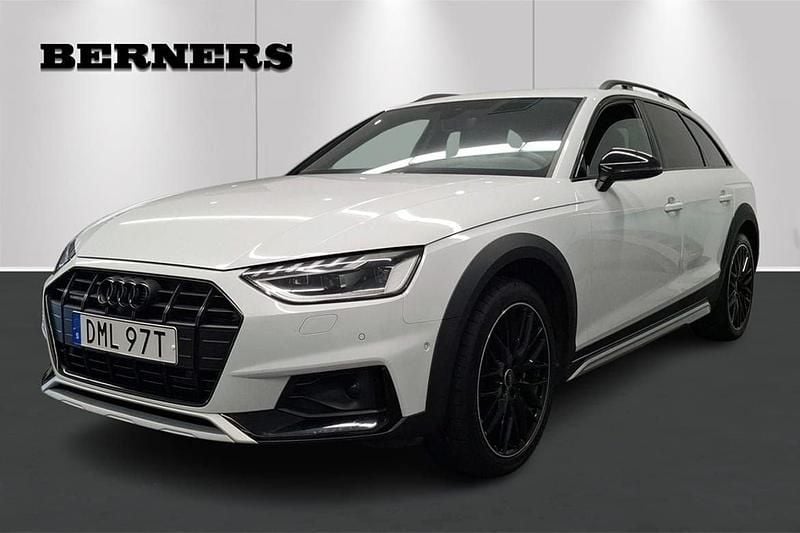 Vit Ny 2024 Audi A4 Allroad Black Edition Kombi | 449 000 kr (Bra pris) - Bild 1/4