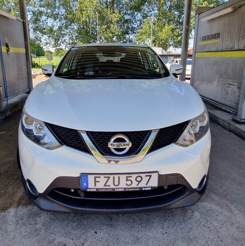 Vit Begagnad 2015 Nissan Qashqai SUV | 104 000 kr (Marknadspris) - Bild 1/4