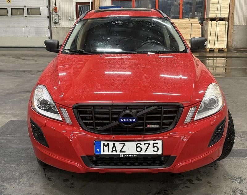 Röd Begagnad 2012 Volvo XC60 R-Design SUV | 96 000 kr (Marknadspris) - Bild 1/4