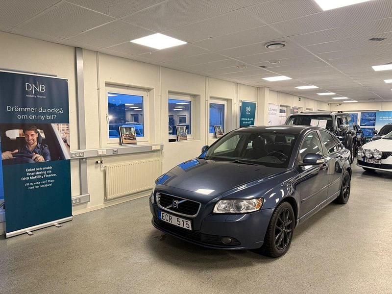 Blå Begagnad 2010 Volvo S40 Momentum Sedan | 49 900 kr (Marknadspris) - Bild 1/4