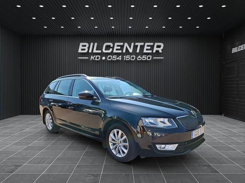 Svart Begagnad 2015 Skoda Octavia Ambition Kombi | 109 900 kr (Lite dyr) - Bild 1/4