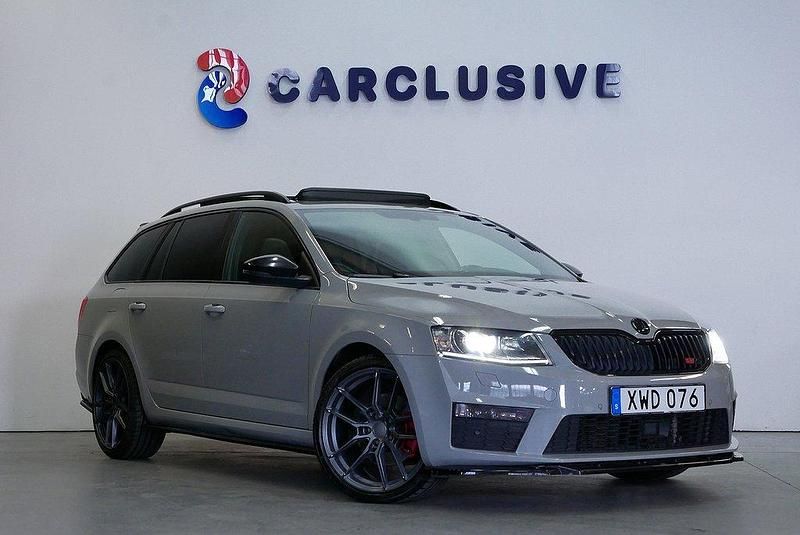 Mörkgrå Begagnad 2016 Skoda Octavia RS Kombi | 159 900 kr (Marknadspris) - Bild 1/4