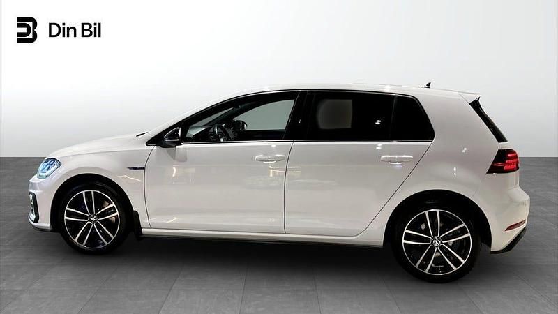 Begagnad VW Golf VII GTE 150 HK (110 kW) 2020 Pure white Kombi