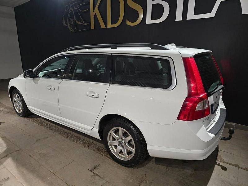Begagnad Volvo V70 Momentum 163 HK (119 kW) 2012 Vit Kombi