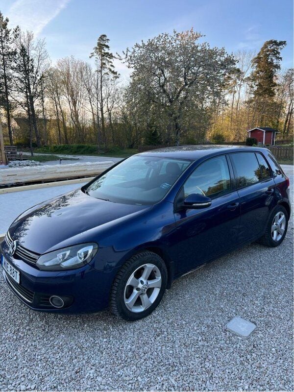 Blå Begagnad 2010 VW Golf VI Halvkombi | 70 000 kr (Bra pris) - Bild 1/4