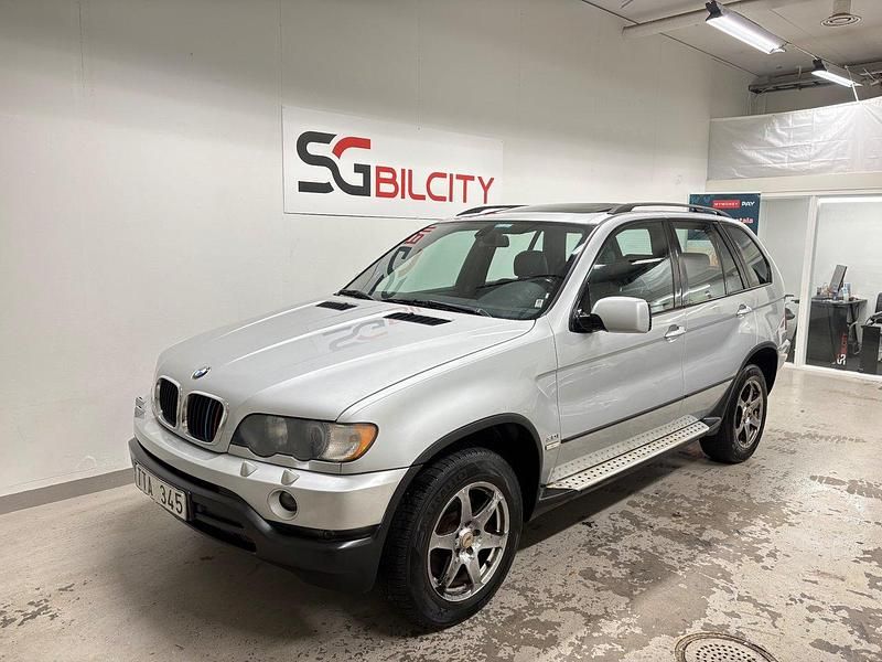 Ljusgrå Begagnad 2002 BMW X5 Sport Line SUV | 49 900 kr - Bild 1/4
