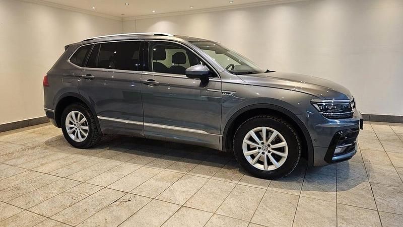Begagnad VW Tiguan Allspace R-line 190 HK (139 kW) 2018 Grå SUV