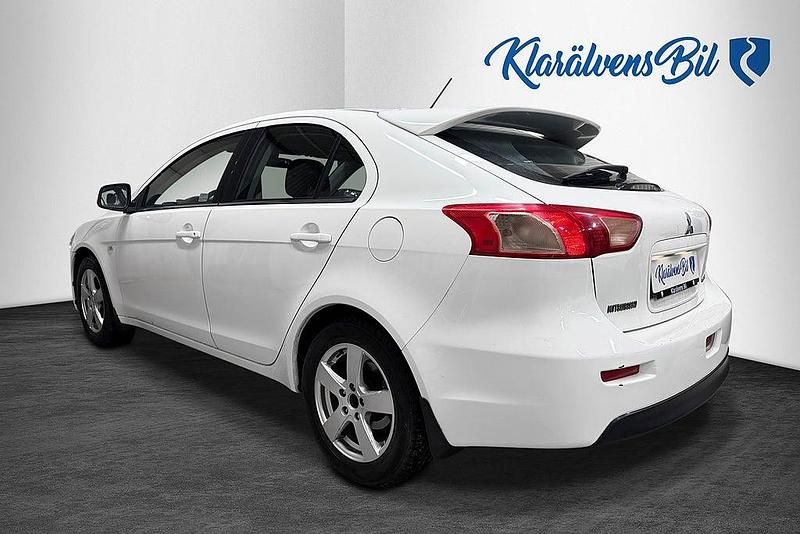 Begagnad Mitsubishi Lancer Sportback Inform 140 HK (102 kW) 2011 Vit Halvkombi