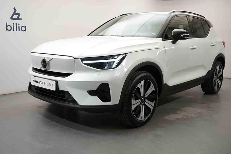 Vit Begagnad 2023 Volvo XC40 SUV | 399 900 kr - Bild 1/1