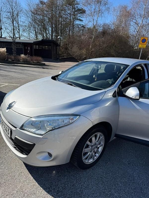 Begagnad 2011 Renault Mégane III | 32 900 kr (Marknadspris) - Bild 1/4