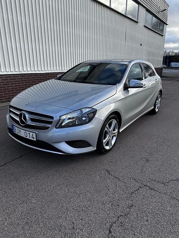 Begagnad 2013 Mercedes A180 Halvkombi | 125 000 kr (Marknadspris) - Bild 1/4
