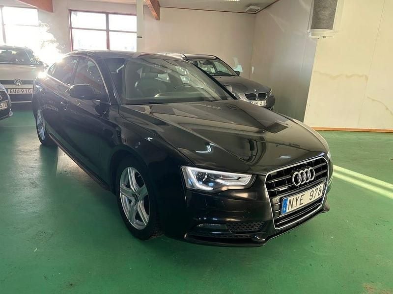 Svart Begagnad 2013 Audi A5 Sportback Comfort Halvkombi | 124 900 kr (Bra pris) - Bild 1/4