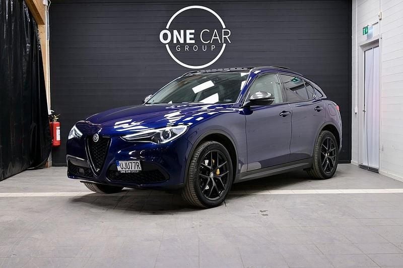 Blå Begagnad 2019 Alfa Romeo Stelvio Tech Edition SUV | 319 900 kr (Dyr) - Bild 1/4