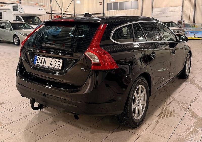 Begagnad Volvo V60 Momentum 150 HK (110 kW) 2010 Svart Kombi