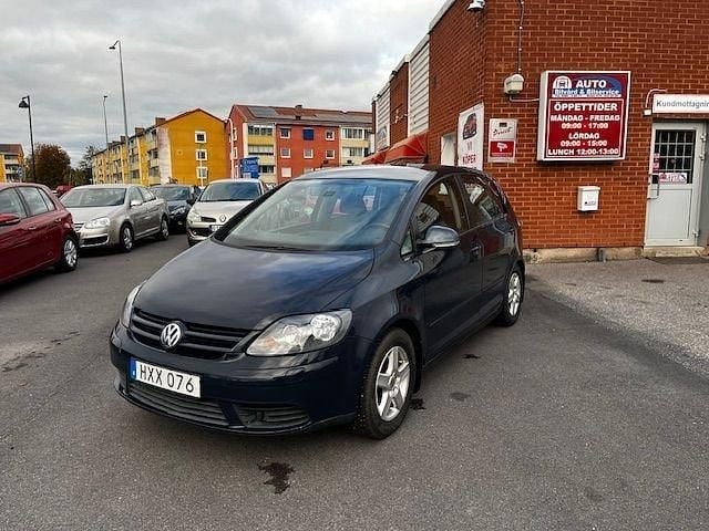 Mörkblå (blå) Begagnad 2009 VW Golf Trendline Halvkombi | 35 900 kr (Bra pris) - Bild 1/4