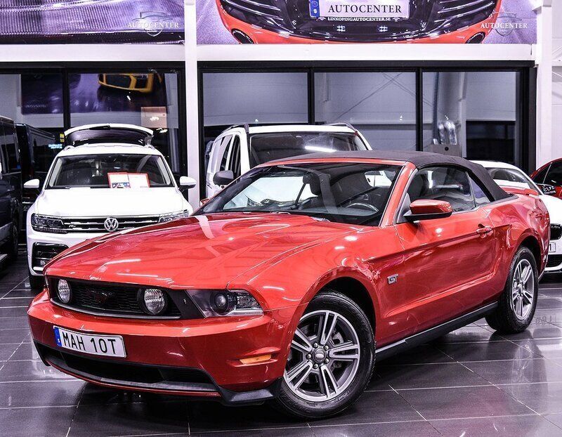 Mörkröd Begagnad 2010 Ford Mustang GT Cab | 129 900 kr - Bild 1/4