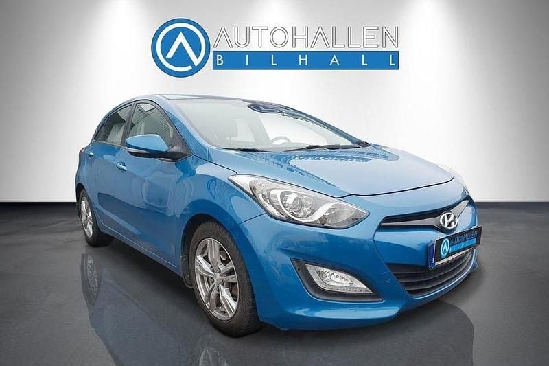 Ljusblå (blå) Begagnad 2014 Hyundai i30 Halvkombi | 92 898 kr (Marknadspris) - Bild 1/4