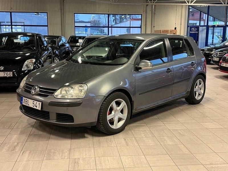 Grå Begagnad 2005 VW Golf IV Trendline Halvkombi | 16 900 kr (Bra pris) - Bild 1/4