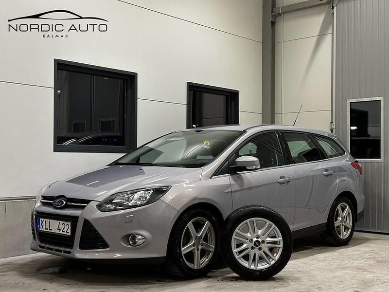 Begagnad Ford Focus Titanium 125 HK (91 kW) 2012 Grå Kombi