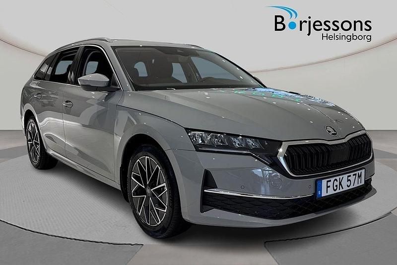 Grå Ny 2025 Skoda Octavia Selection Kombi | 400 100 kr (Lite dyr) - Bild 1/4