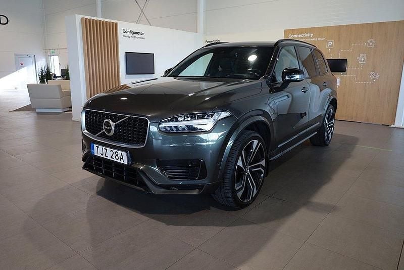 Mörkgrå Begagnad 2019 Volvo XC90 R-Design SUV | 509 900 kr (Marknadspris) - Bild 1/4