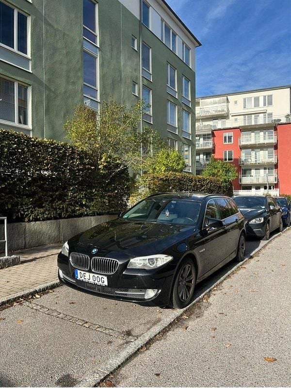 Svart Begagnad 2012 BMW 535 Kombi | 180 000 kr (Marknadspris) - Bild 1/2