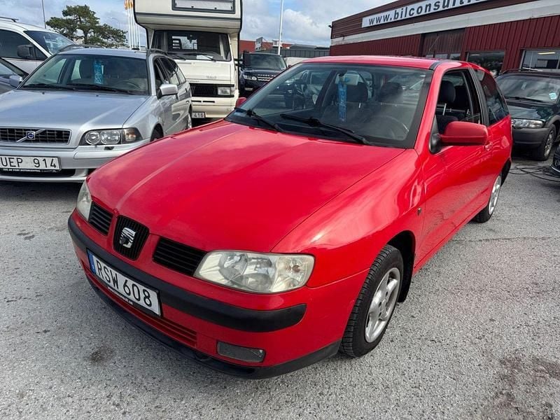 Röd Begagnad 2001 Seat Ibiza Halvkombi | 23 500 kr - Bild 1/4