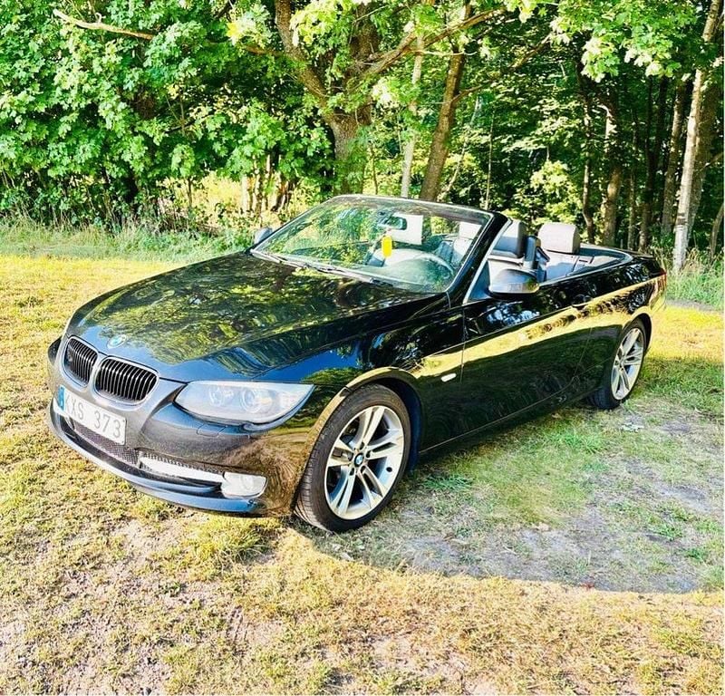 Svart Begagnad 2011 BMW 320 Cabriolet Comfort Edition Cab | 110 000 kr (Bra pris) - Bild 1/4