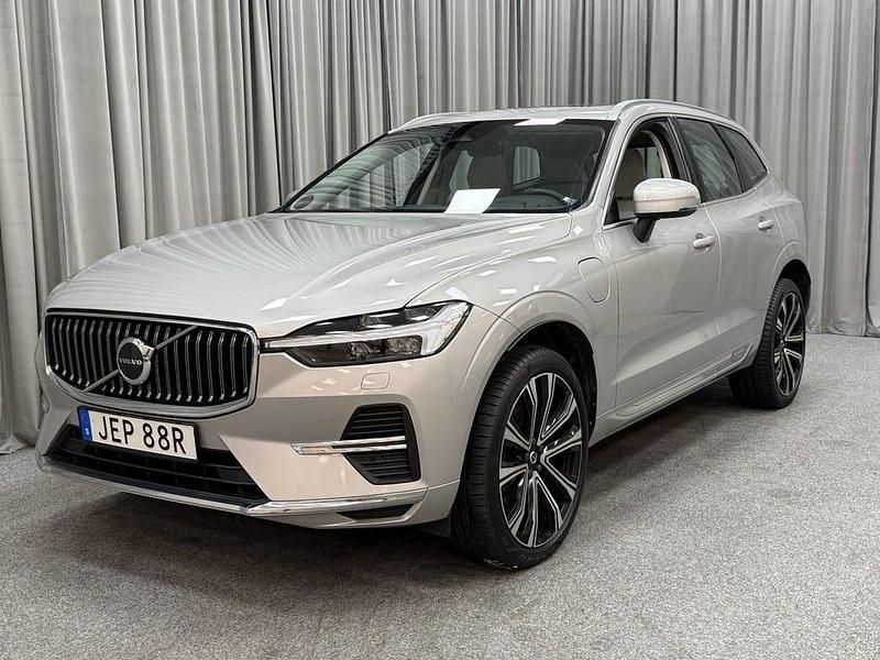 Silver metallic Begagnad 2022 Volvo XC60 Inscription SUV | 379 900 kr (Marknadspris) - Bild 1/4