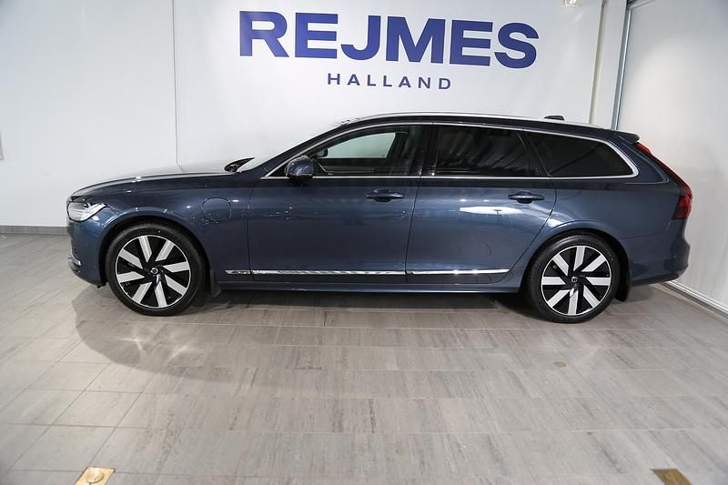Begagnad Volvo V90 Plus 355 HK (261 kW) 2024 Mörkblå Kombi