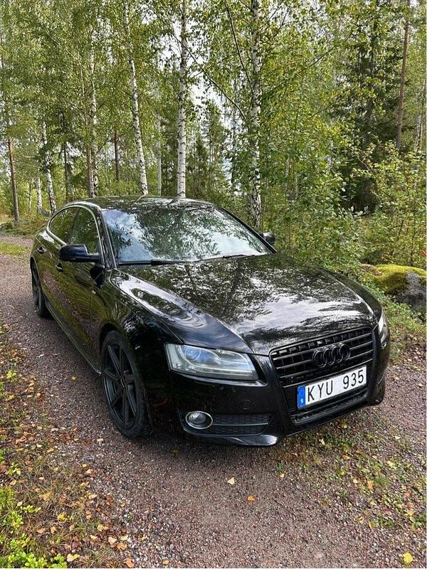 Svart Begagnad 2011 Audi A5 Sportback Comfort Halvkombi | 85 000 kr (Marknadspris) - Bild 1/4