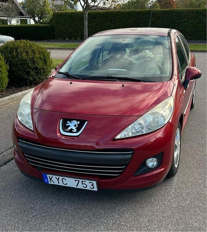 Röd Begagnad 2010 Peugeot 207 Halvkombi | 55 000 kr (Dyr) - Bild 1/4