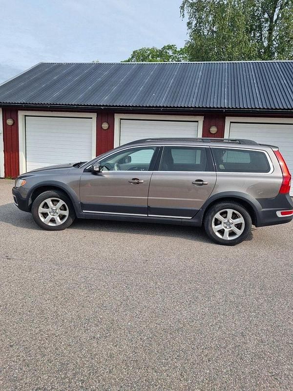Grå Begagnad 2010 Volvo XC70 Summum SUV | 42 000 kr (Bra pris) - Bild 1/4