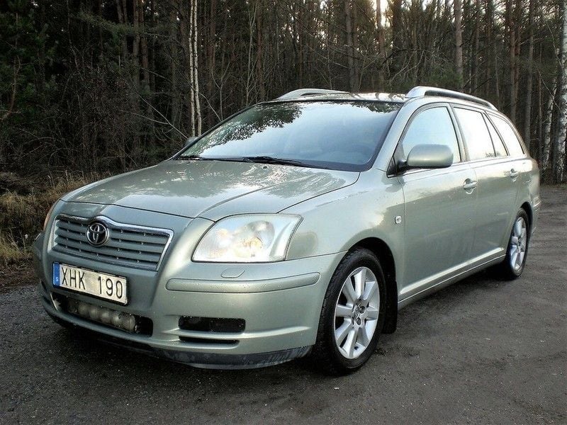 såld toyota avensis 20 aut dragk  begagnad 2005 23 800