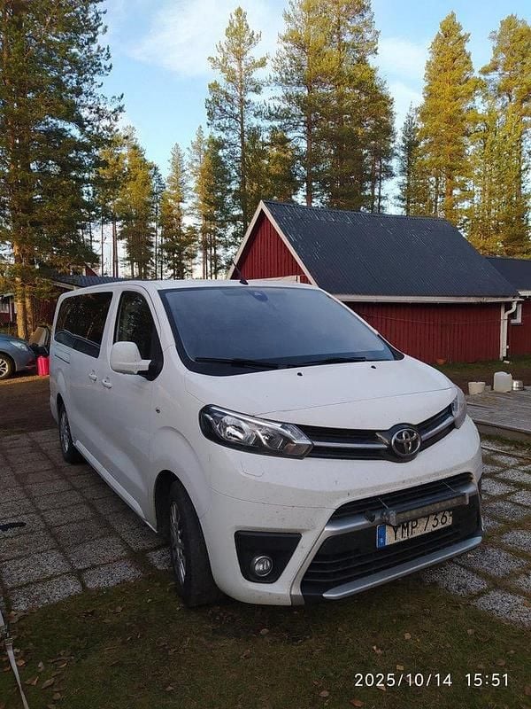 Vit Begagnad 2017 Toyota Proace Verso Kombi | 220 000 kr (Superpris) - Bild 1/4