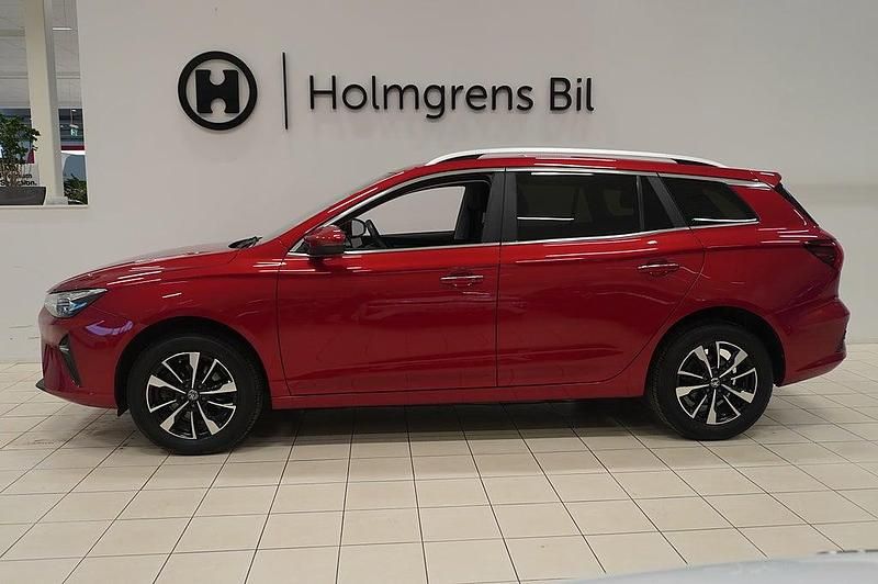 Begagnad MG MG5 EV Comfort 130 kW (177 HK) 2022 Diamond red Kombi