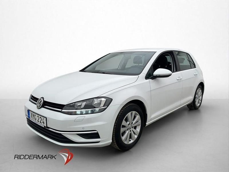 Begagnad VW Golf VII 110 HK (80 kW) 2018 Vit Halvkombi